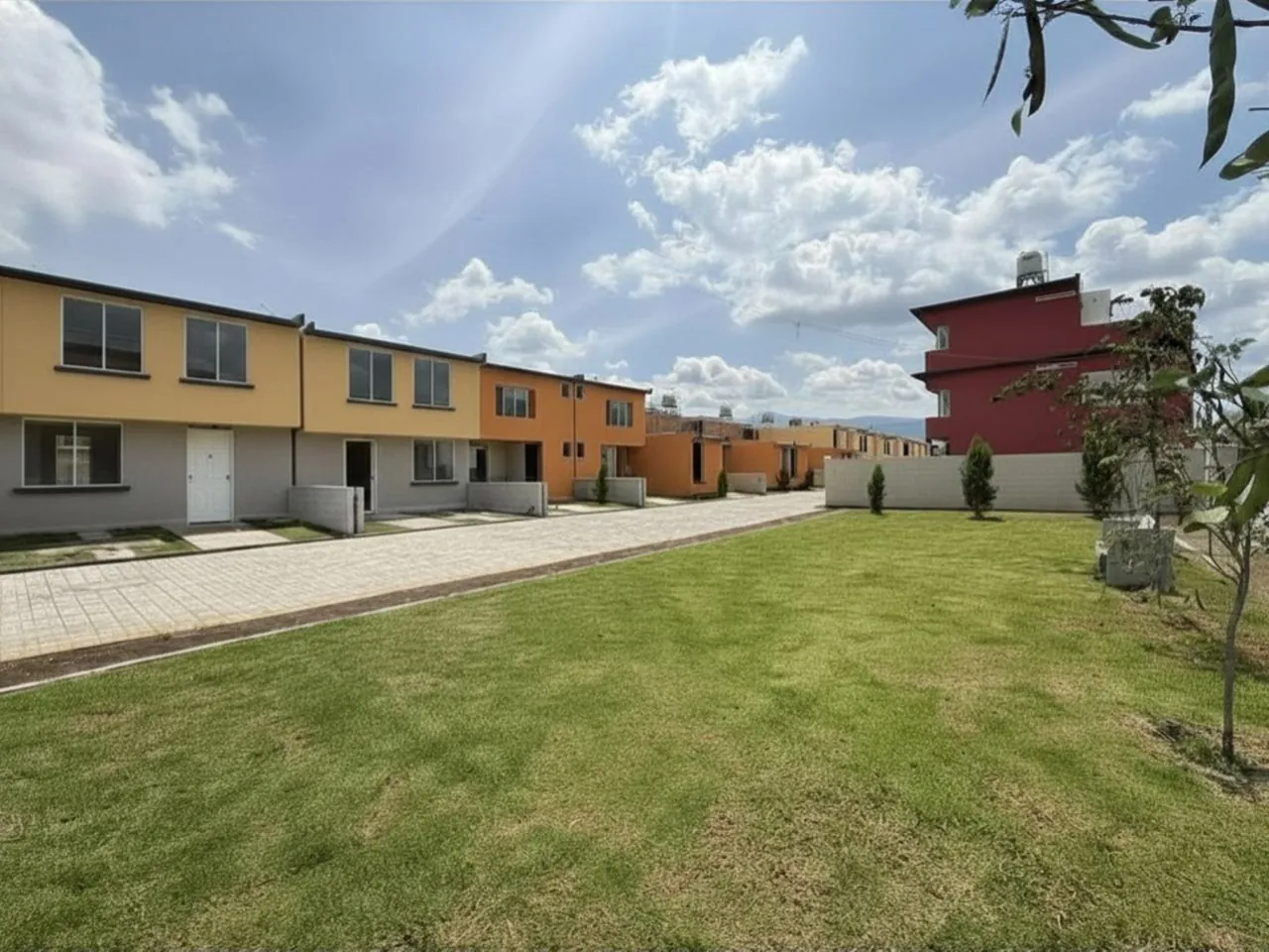 Privada Mantua 252 en Ixtapaluca: área verde y casas